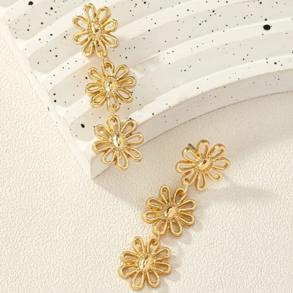 FLORAL GOLD TRIPLET FLOWER DROP GOLD PLATED EARRINGS - Picture 8 of 9